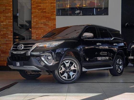TOYOTA HILUX SW4 2.8 SRX DIAMOND 4X4 7 LUGARES 16V TURBO INTERCOOLER DIESEL 4P AUTOMÁTICO TOYOTA HILUX SW4 2.8 SRX DIAMOND 4X4 7 LUGARES 16V TURBO INTERCOOLER DIESEL 4P AUTOMÁTICO